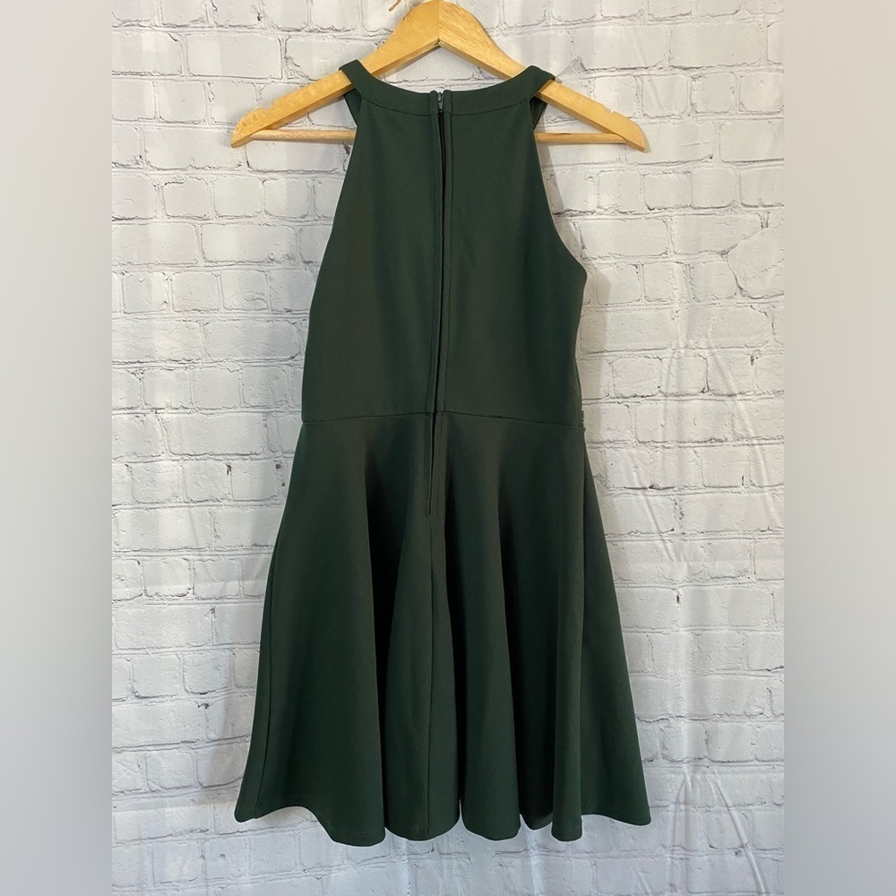 Honey and Rosie Sleeveless Keyhole Beaded Waist Fit-And-Flare Scuba Dress - Picture 3 of 10